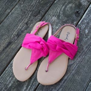 Pink fabric thong sandals with buckle